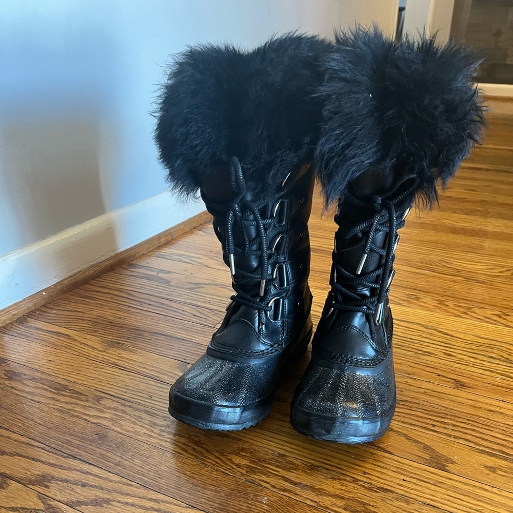 Black Sorel winter boots. Worn a handful of times.